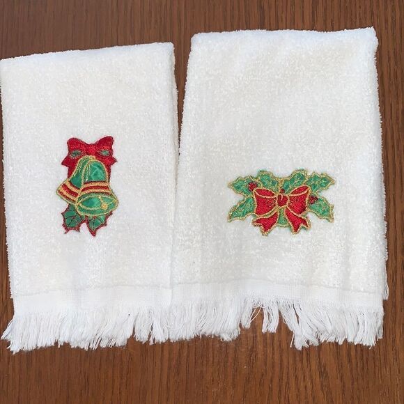 2 NWOT  vintage white Christmas hand towels - Picture 1 of 6